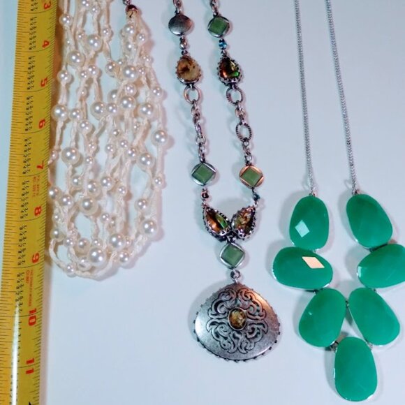 SET of 3  necklace trio   knotted pearls + brilliant glossy green + silver/green - Picture 1 of 16